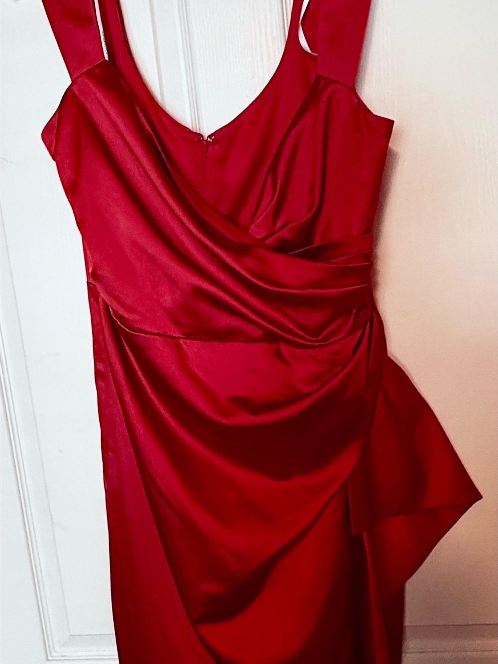 Elegant Red Satin Fitted Waist Evening Dress